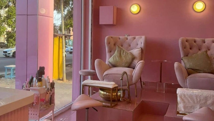 Lynette's Cozy Studio Details